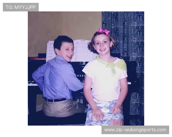 凯蒂·莱德基训练完直接喝蛋白粉当水，这胃是铁打的吧