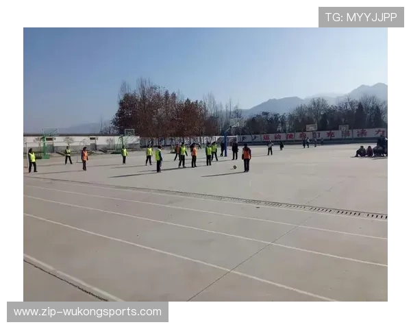 快速任意球规则：何时允许直接开球及裁判常见处理